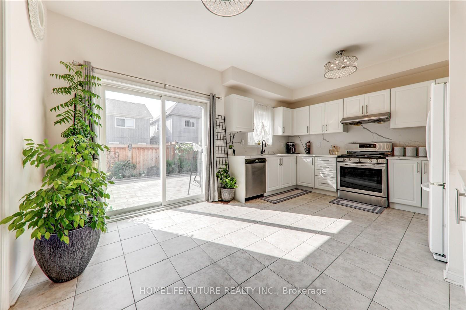 Photo 14 of 47 Henry Smith Avenue, Clarington, Bowmanville — HOMEH