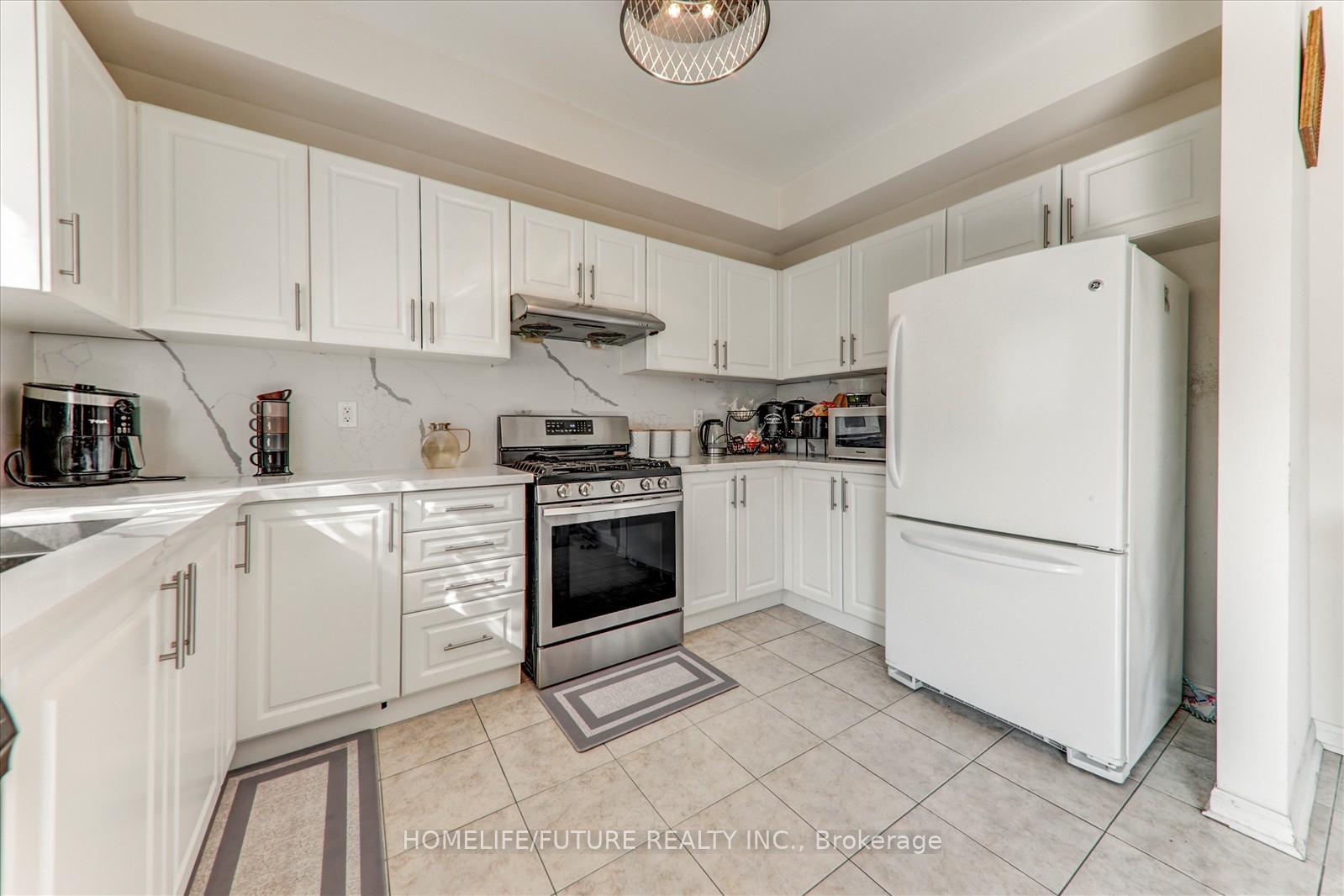 Photo 15 of 47 Henry Smith Avenue, Clarington, Bowmanville — HOMEH