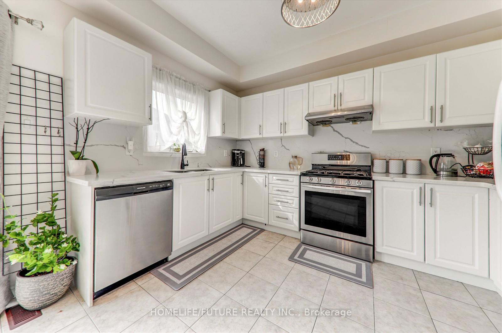 Photo 16 of 47 Henry Smith Avenue, Clarington, Bowmanville — HOMEH