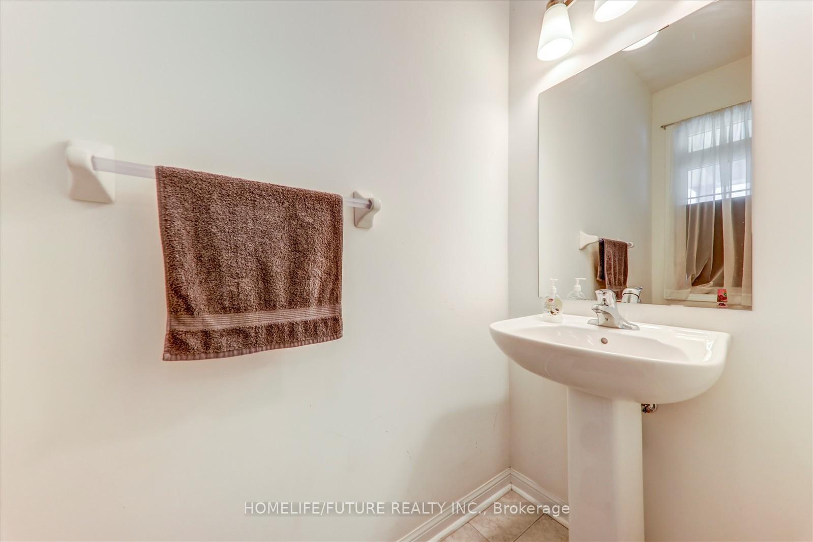 Photo 18 of 47 Henry Smith Avenue, Clarington, Bowmanville — HOMEH