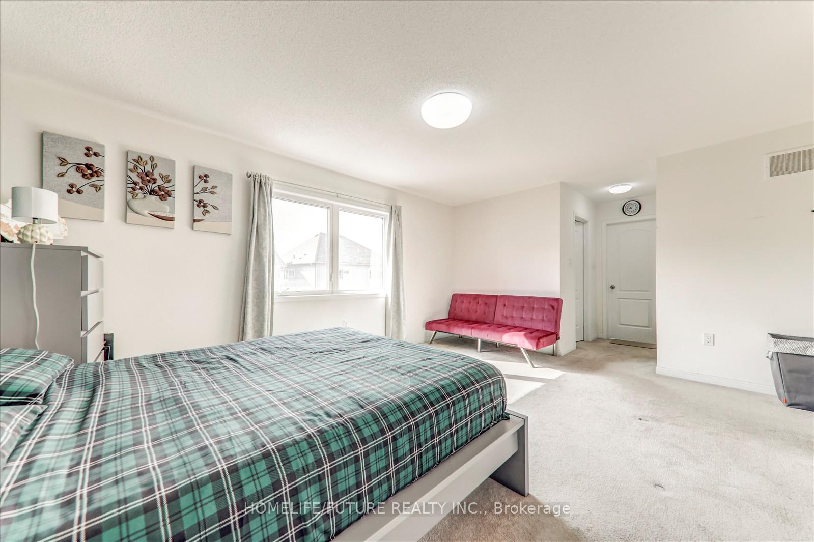 Photo 22 of 47 Henry Smith Avenue, Clarington, Bowmanville — HOMEH