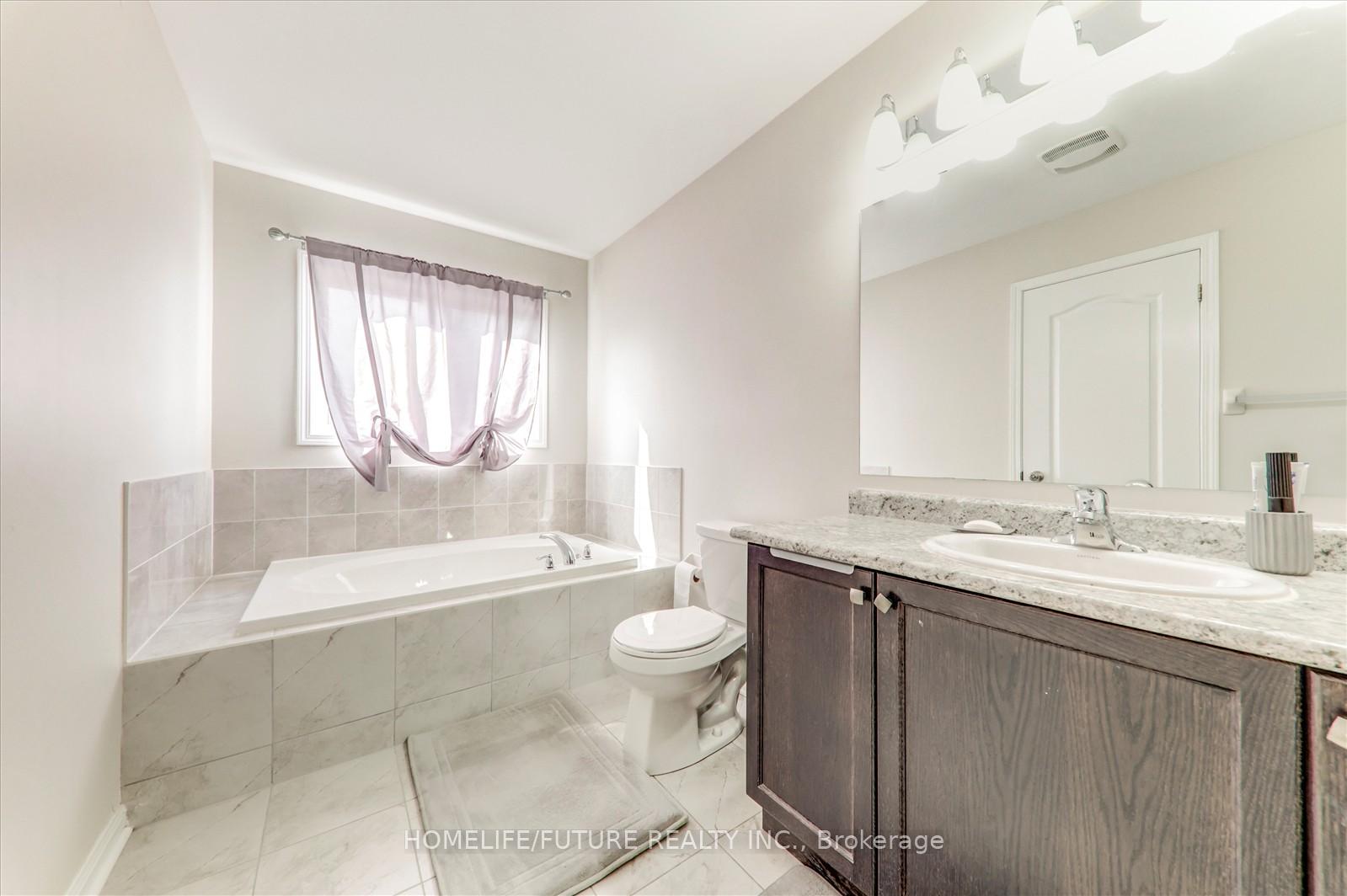 Photo 23 of 47 Henry Smith Avenue, Clarington, Bowmanville — HOMEH