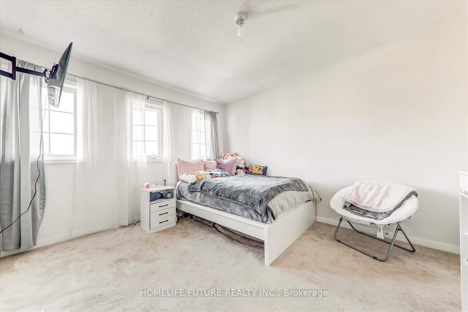 Photo 28 of 47 Henry Smith Avenue, Clarington, Bowmanville — HOMEH