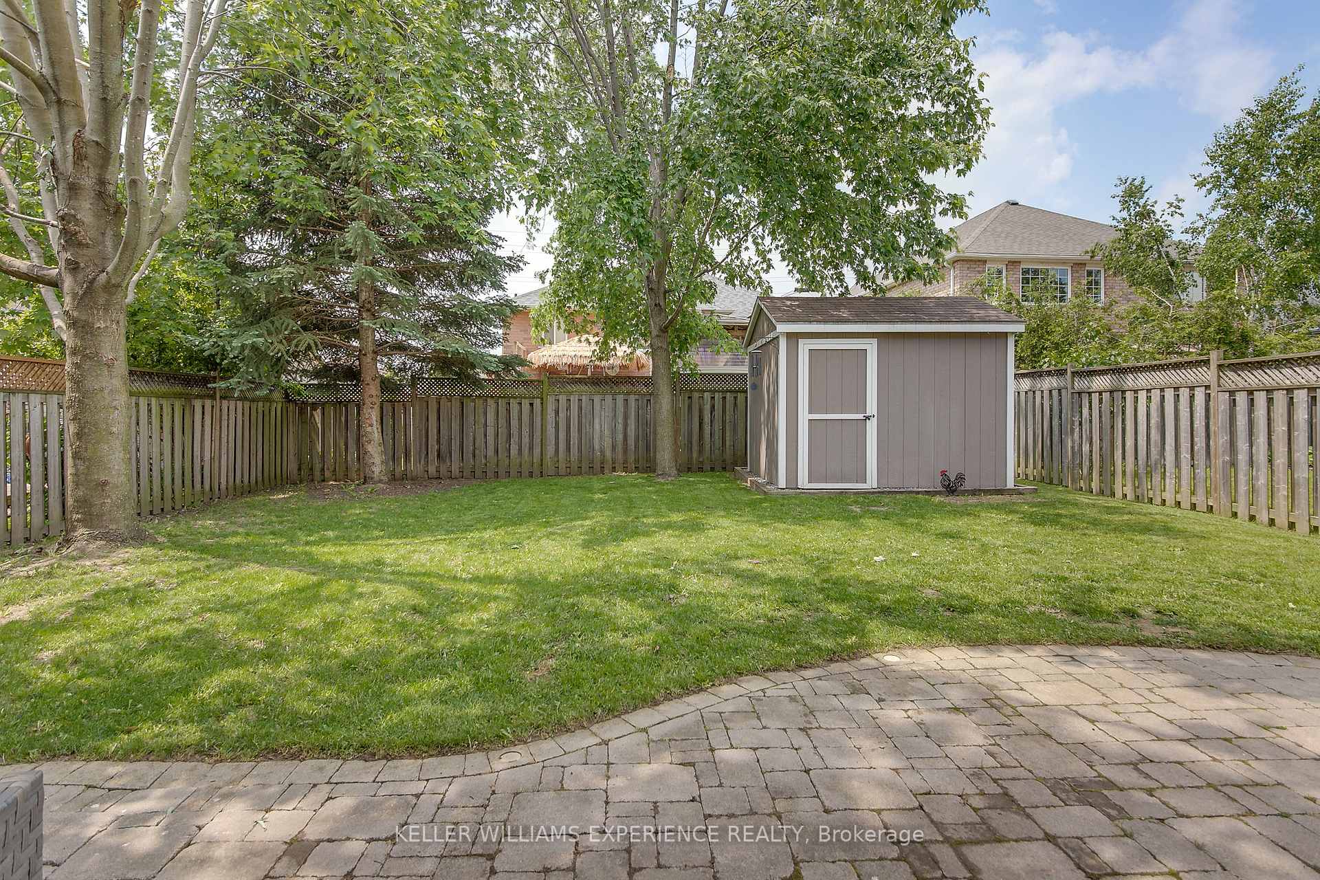 Photo 5 of 6 Balmoral Place, Barrie, Innis-Shore — HOMEH