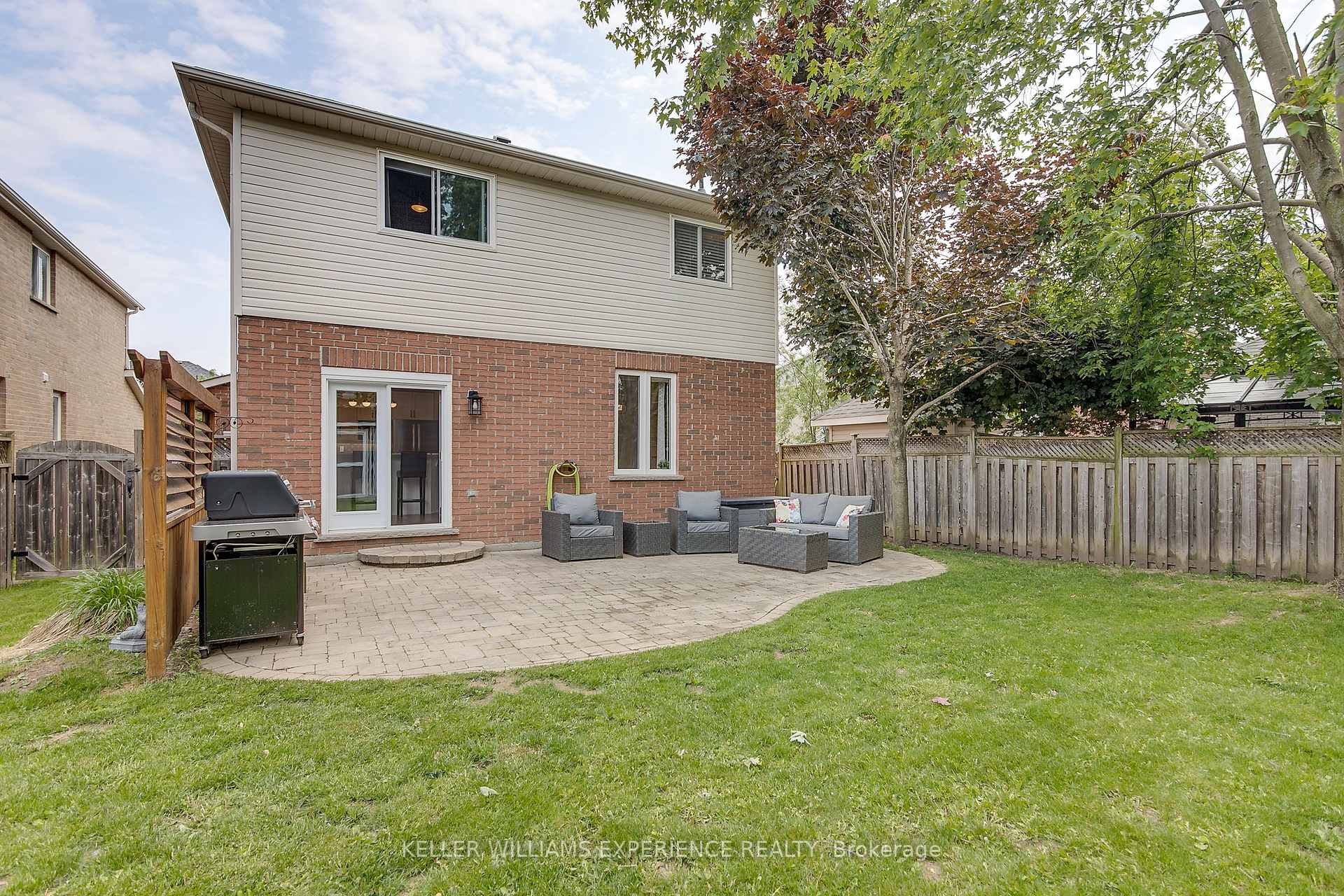Photo 7 of 6 Balmoral Place, Barrie, Innis-Shore — HOMEH