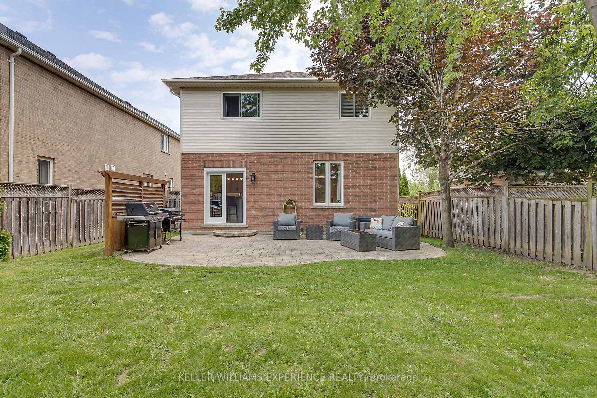 Photo 8 of 6 Balmoral Place, Barrie, Innis-Shore — HOMEH