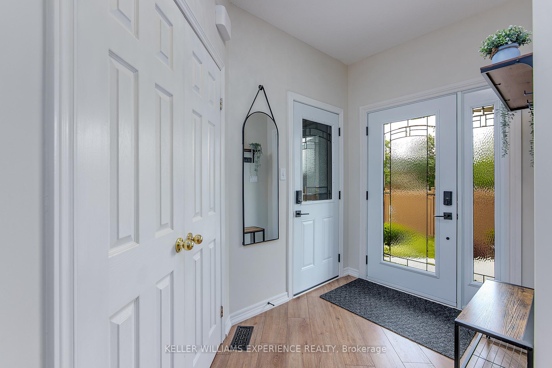Photo 9 of 6 Balmoral Place, Barrie, Innis-Shore — HOMEH