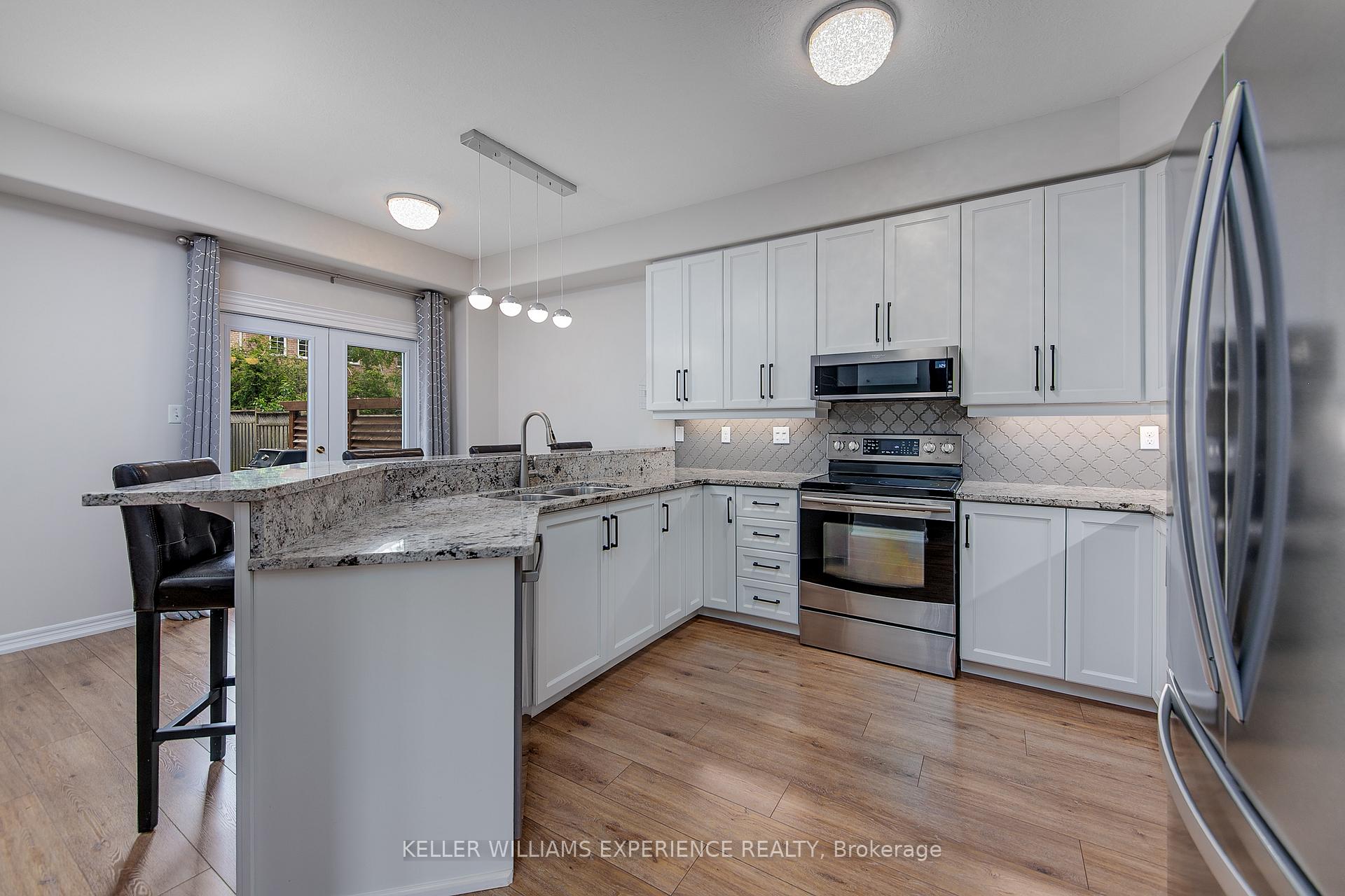 Photo 11 of 6 Balmoral Place, Barrie, Innis-Shore — HOMEH