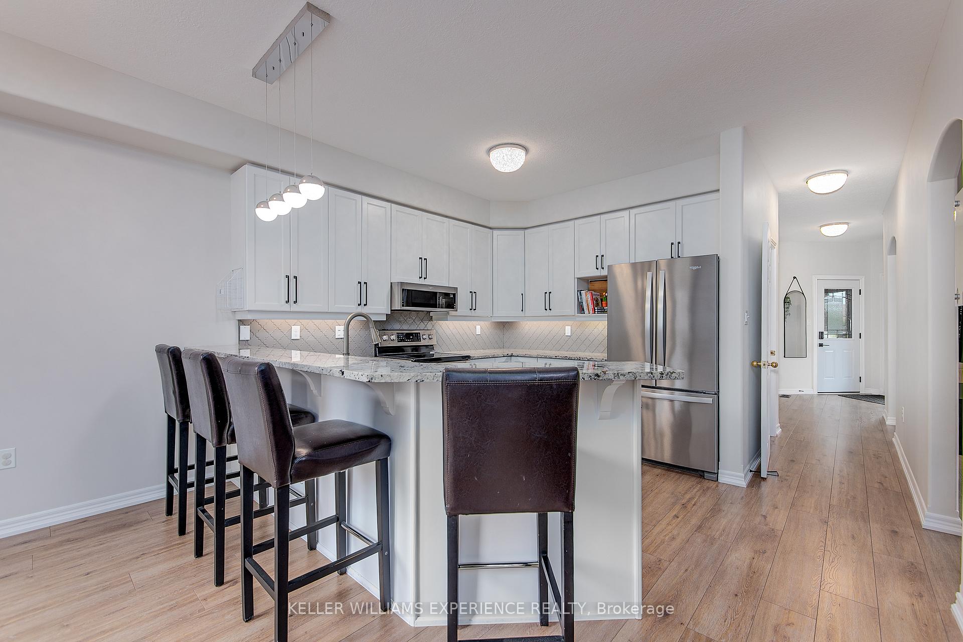 Photo 12 of 6 Balmoral Place, Barrie, Innis-Shore — HOMEH