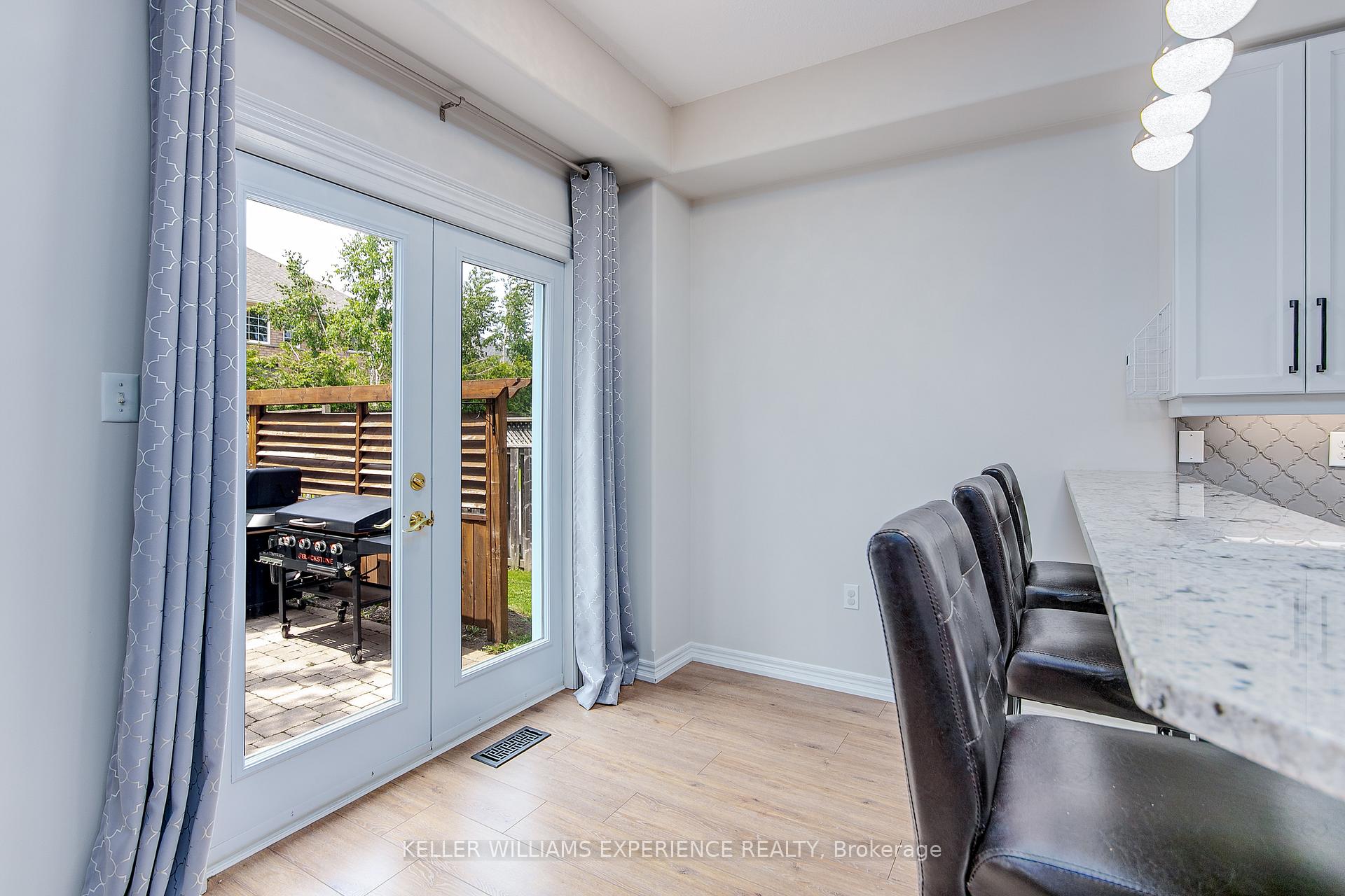 Photo 13 of 6 Balmoral Place, Barrie, Innis-Shore — HOMEH