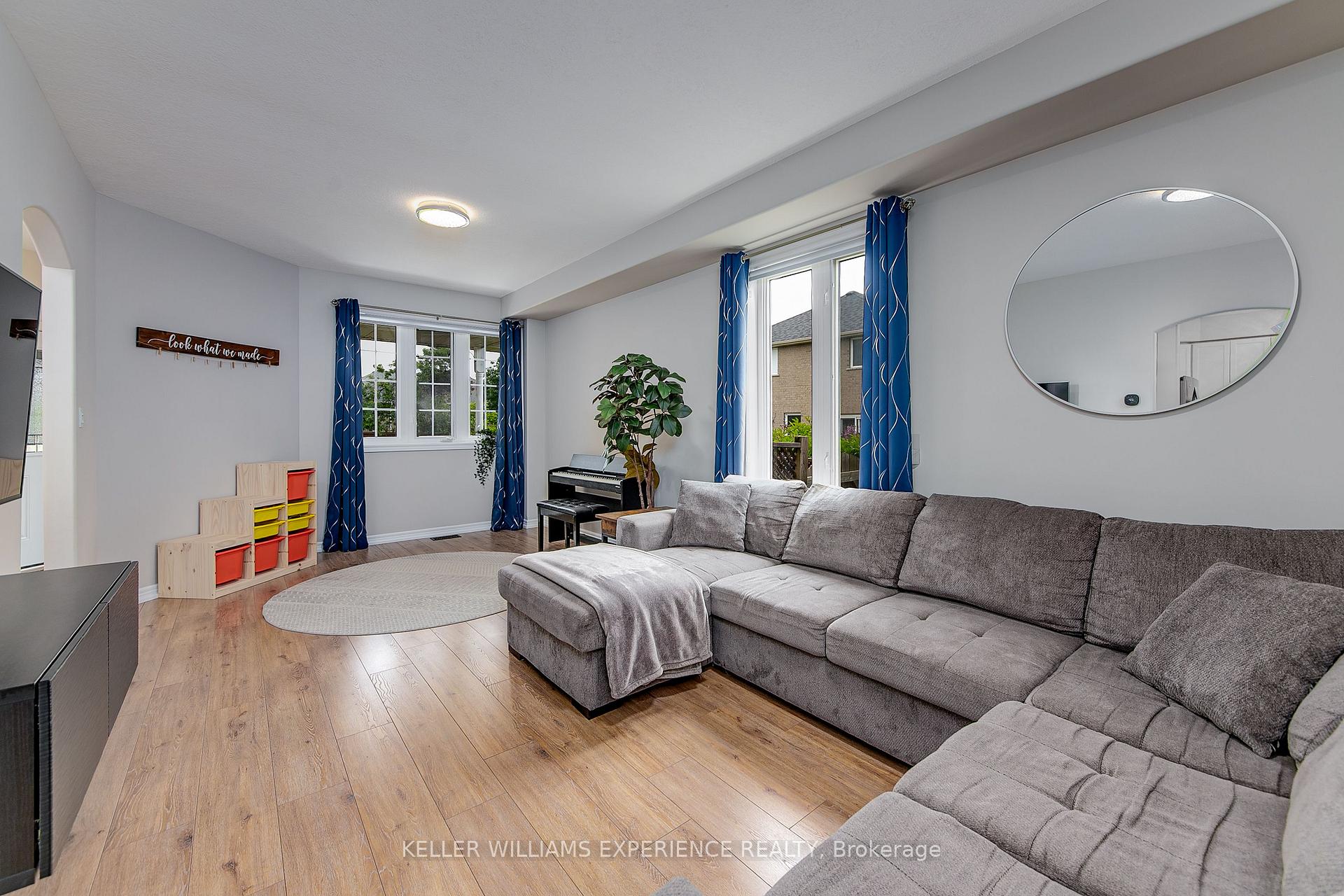 Photo 15 of 6 Balmoral Place, Barrie, Innis-Shore — HOMEH