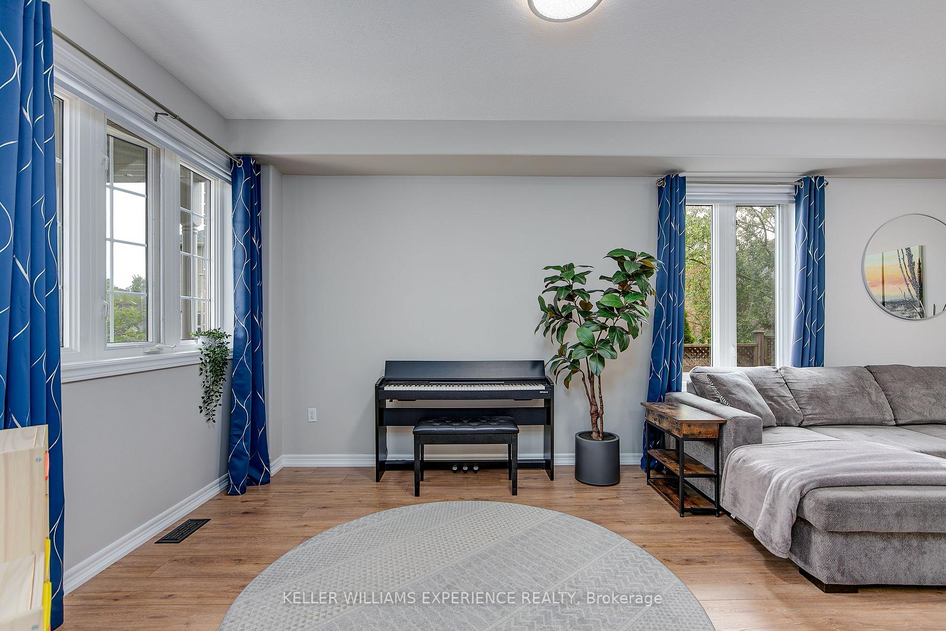 Photo 17 of 6 Balmoral Place, Barrie, Innis-Shore — HOMEH