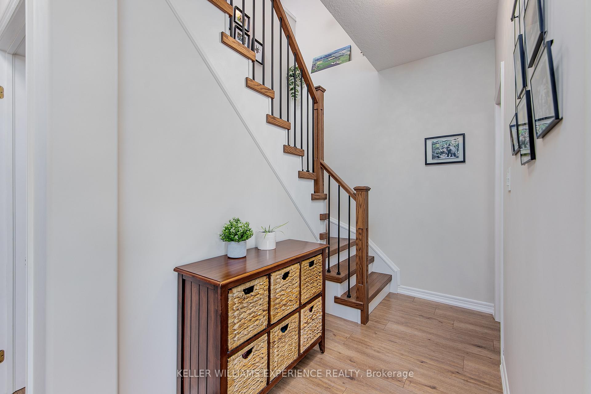 Photo 18 of 6 Balmoral Place, Barrie, Innis-Shore — HOMEH