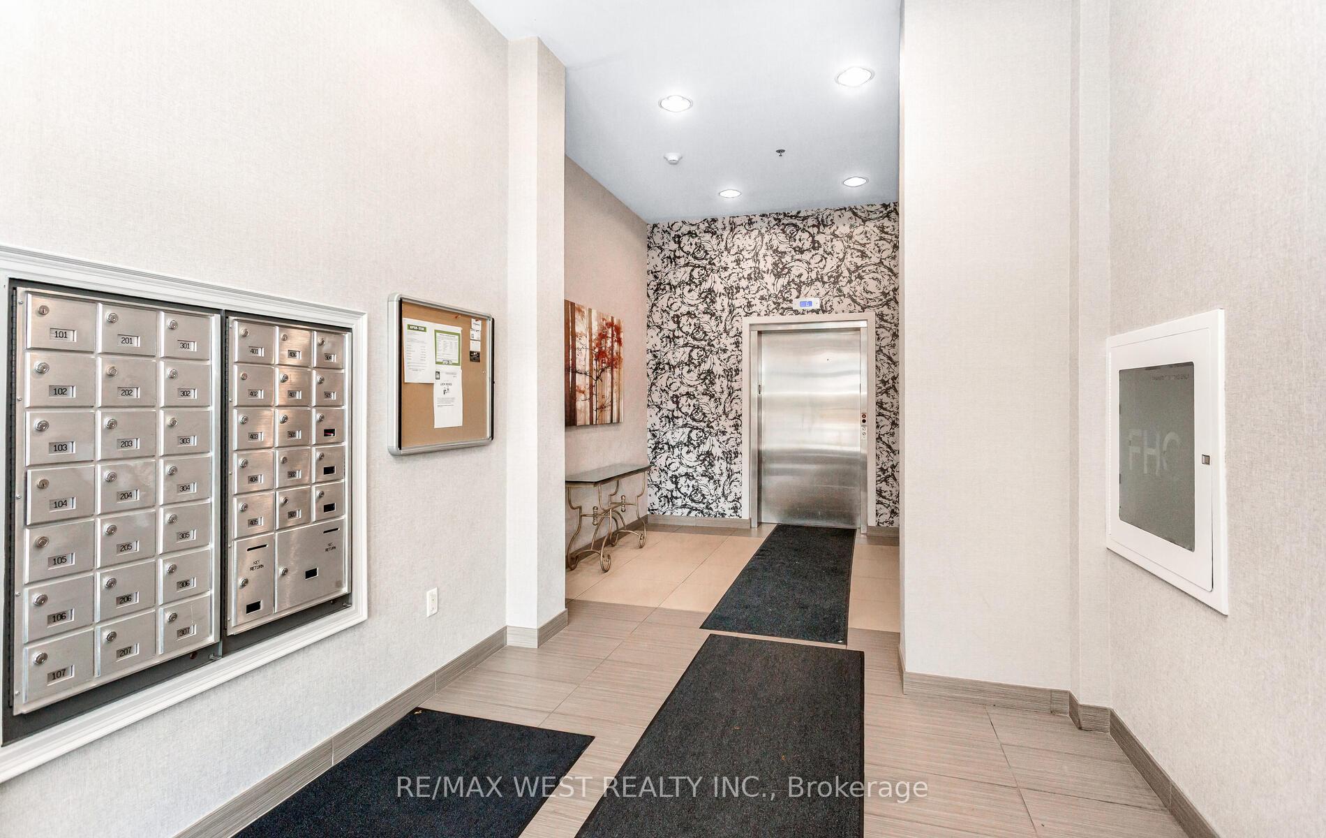 Photo 4 of Unit PH04, 427 Aberdeen Avenue, Hamilton, Kirkendall — HOMEH