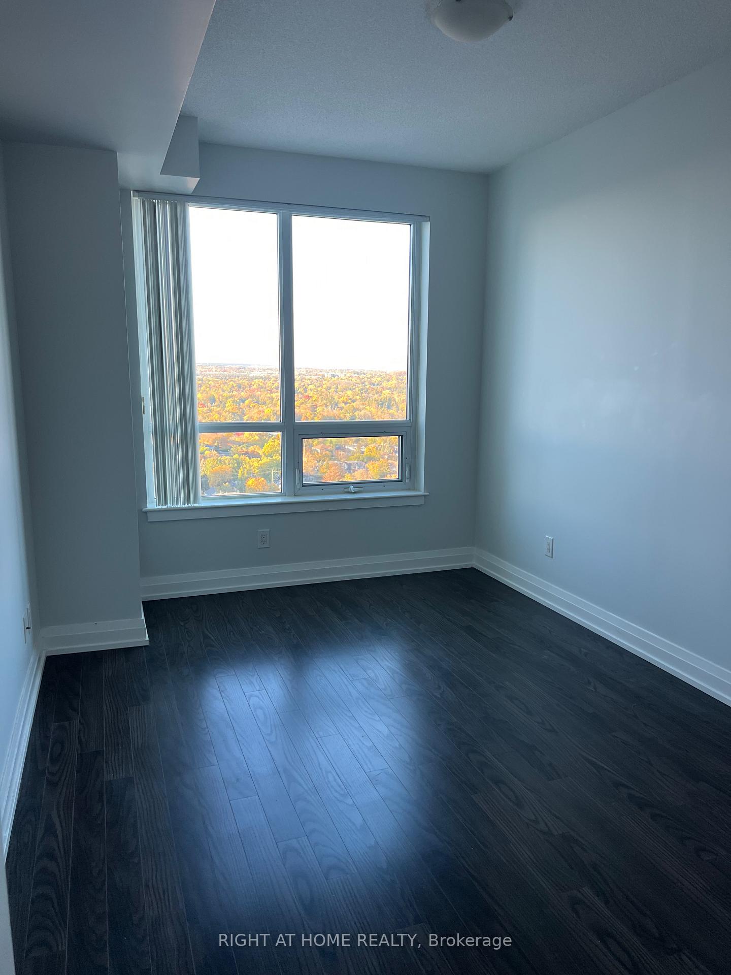 Photo 5 of Unit Ph101, 7167 Yonge Street, Markham, Thornhill — HOMEH