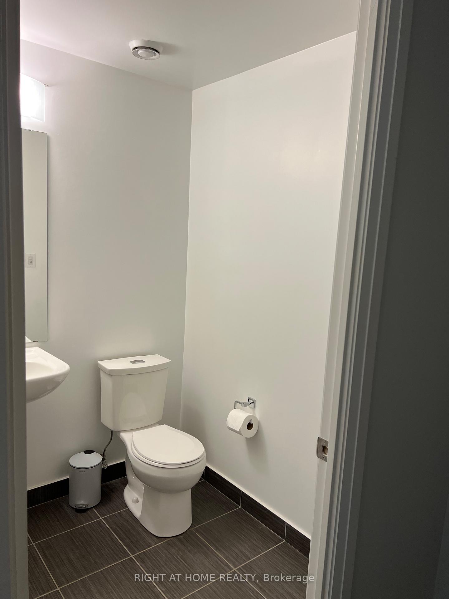 Photo 7 of Unit Ph101, 7167 Yonge Street, Markham, Thornhill — HOMEH