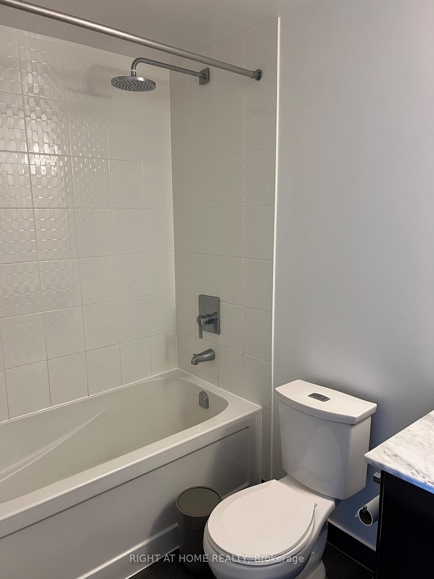 Photo 8 of Unit Ph101, 7167 Yonge Street, Markham, Thornhill — HOMEH