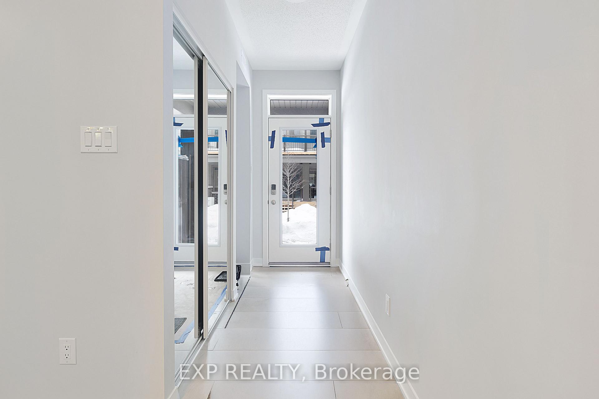 Photo 3 of 114 Parnian Private, Ottawa, Barrhaven - Half Moon Bay — HOMEH