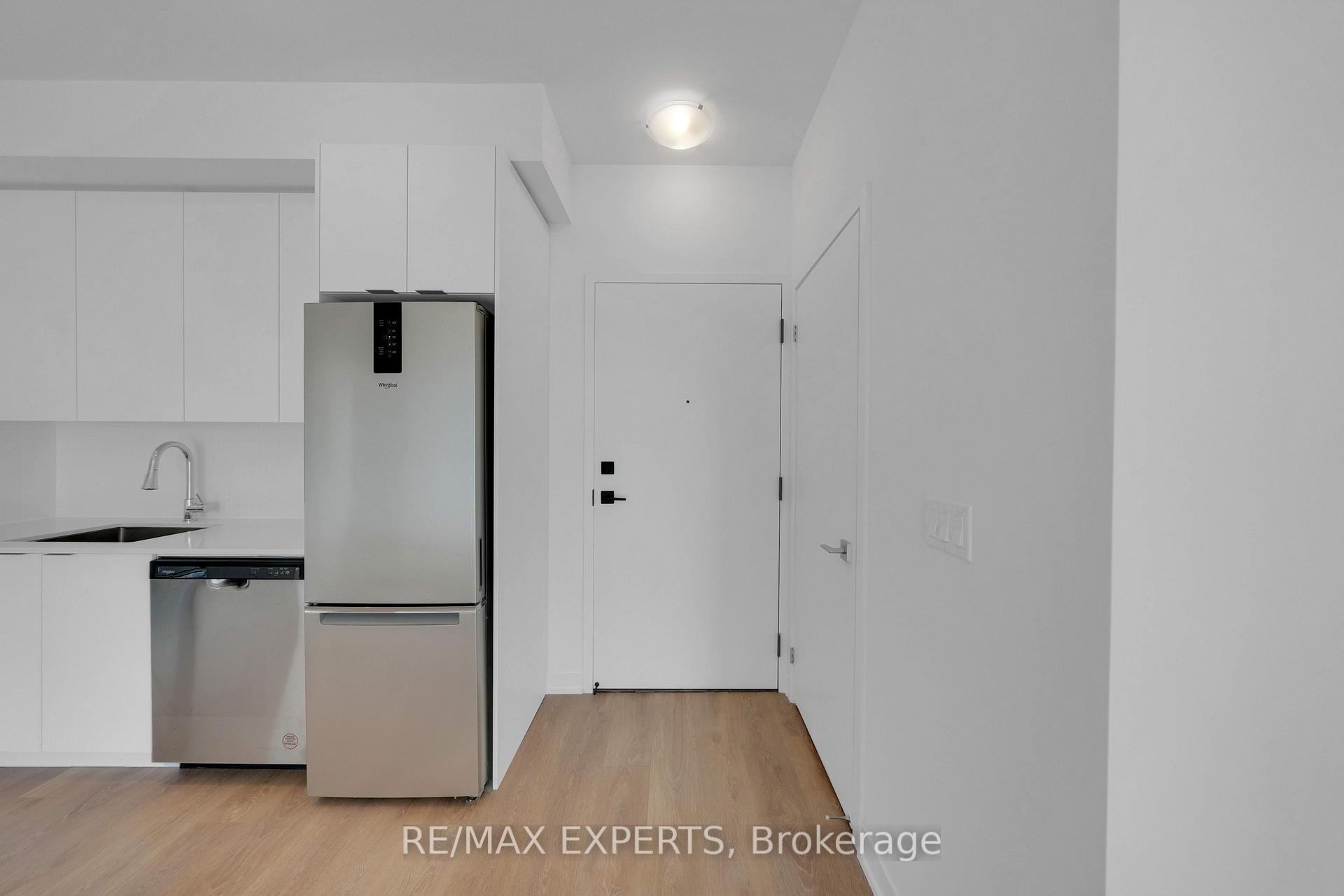 Photo 5 of Unit 419, 10 Abeja Street, Vaughan, Concord — HOMEH