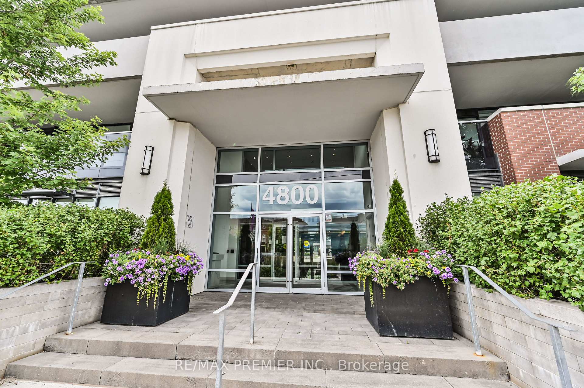 Photo 3 of Unit 912, 4800 Highway 7, Vaughan, East Woodbridge — HOMEH
