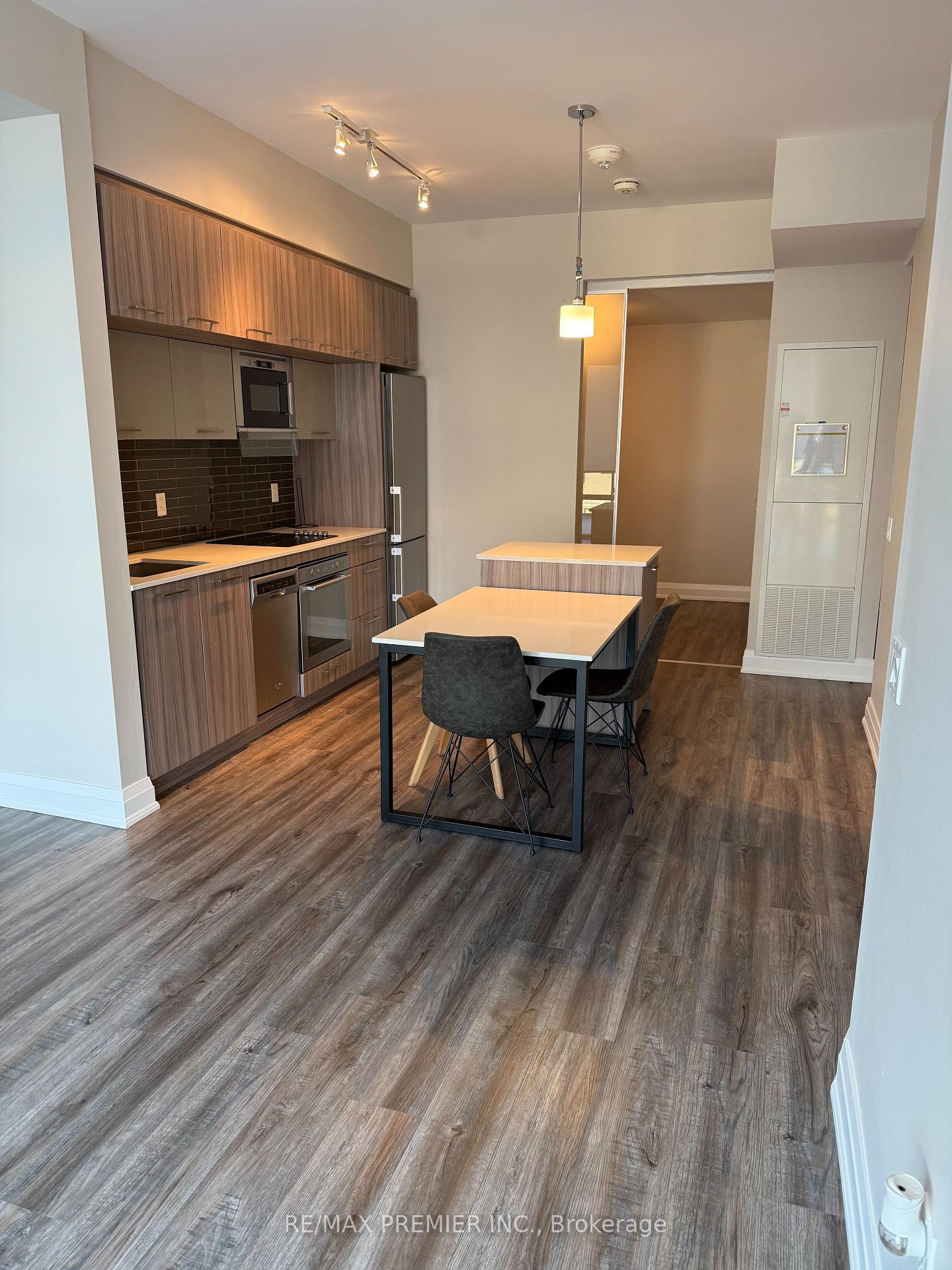 Photo 10 of Unit 912, 4800 Highway 7, Vaughan, East Woodbridge — HOMEH