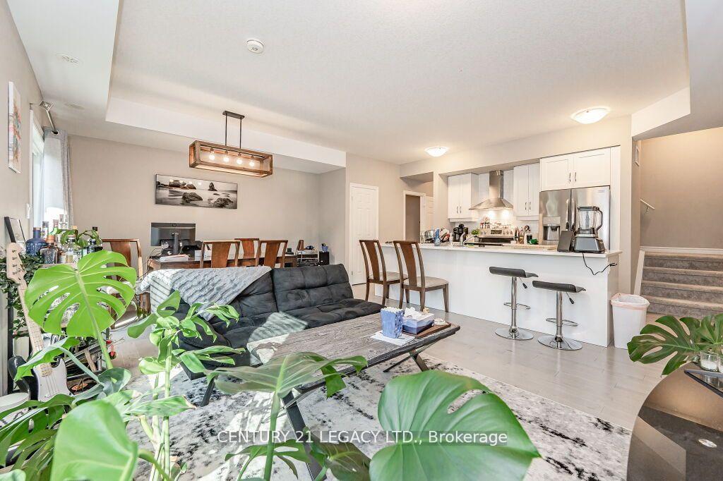 Photo 3 of Unit 33, 107 Westra Drive, Guelph/Eramosa, Rural Guelph/Eramosa West — HOMEH