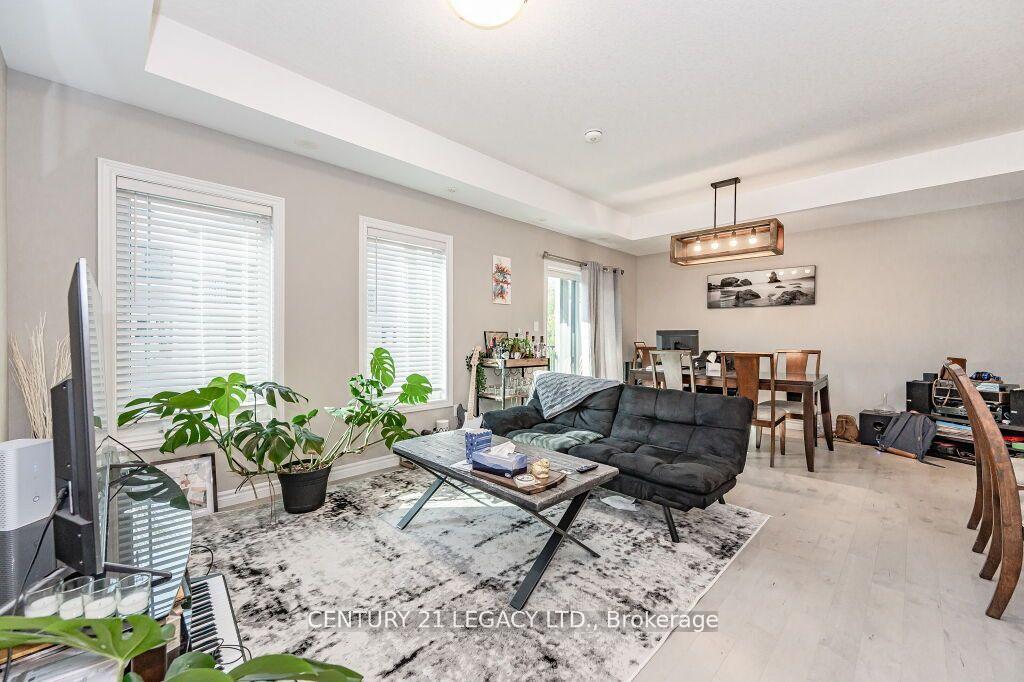 Photo 4 of Unit 33, 107 Westra Drive, Guelph/Eramosa, Rural Guelph/Eramosa West — HOMEH