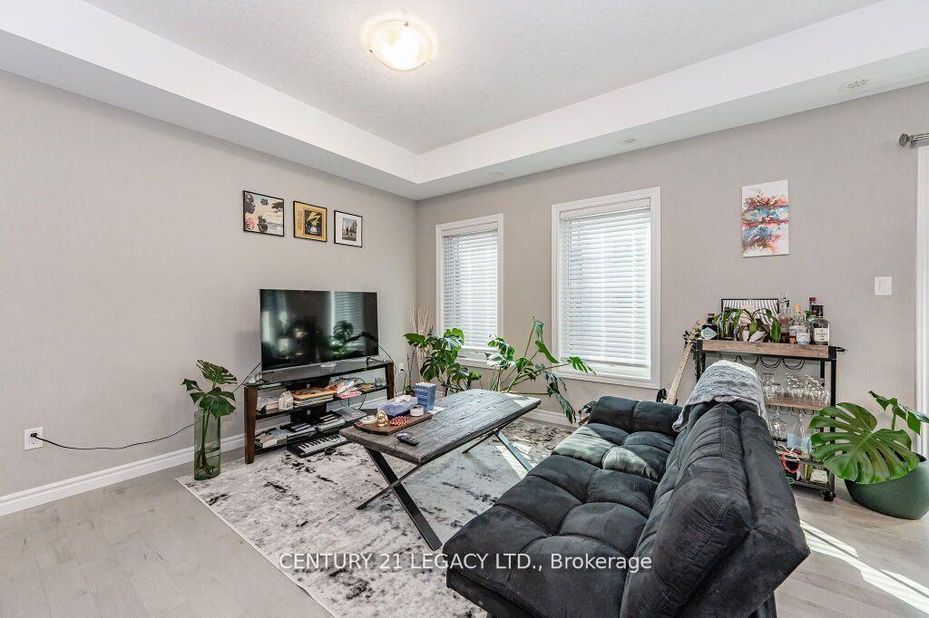 Photo 5 of Unit 33, 107 Westra Drive, Guelph/Eramosa, Rural Guelph/Eramosa West — HOMEH