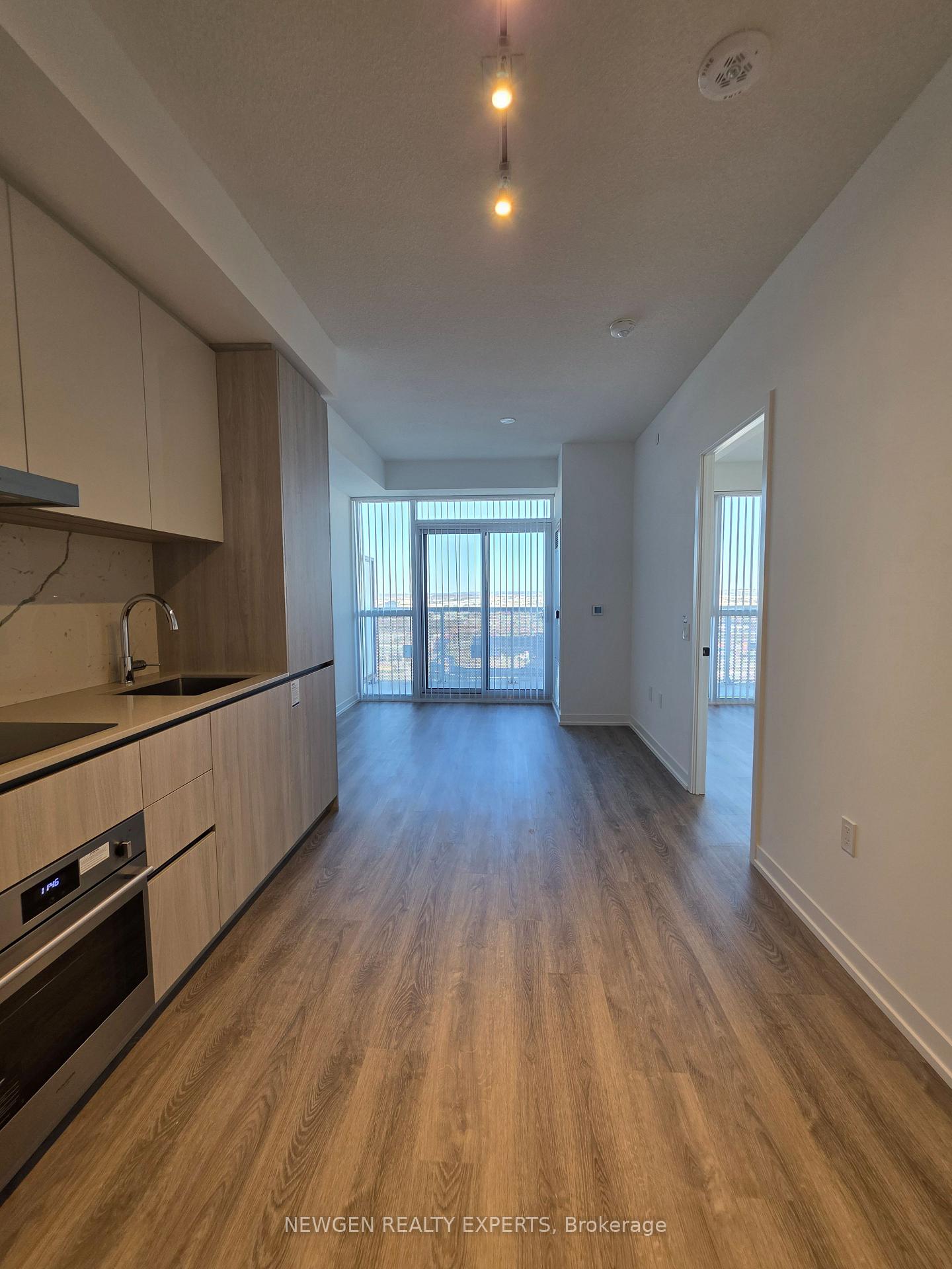 Photo 18 of Unit 1805, 8 Interchange Way, Vaughan, Vaughan Corporate Centre — HOMEH
