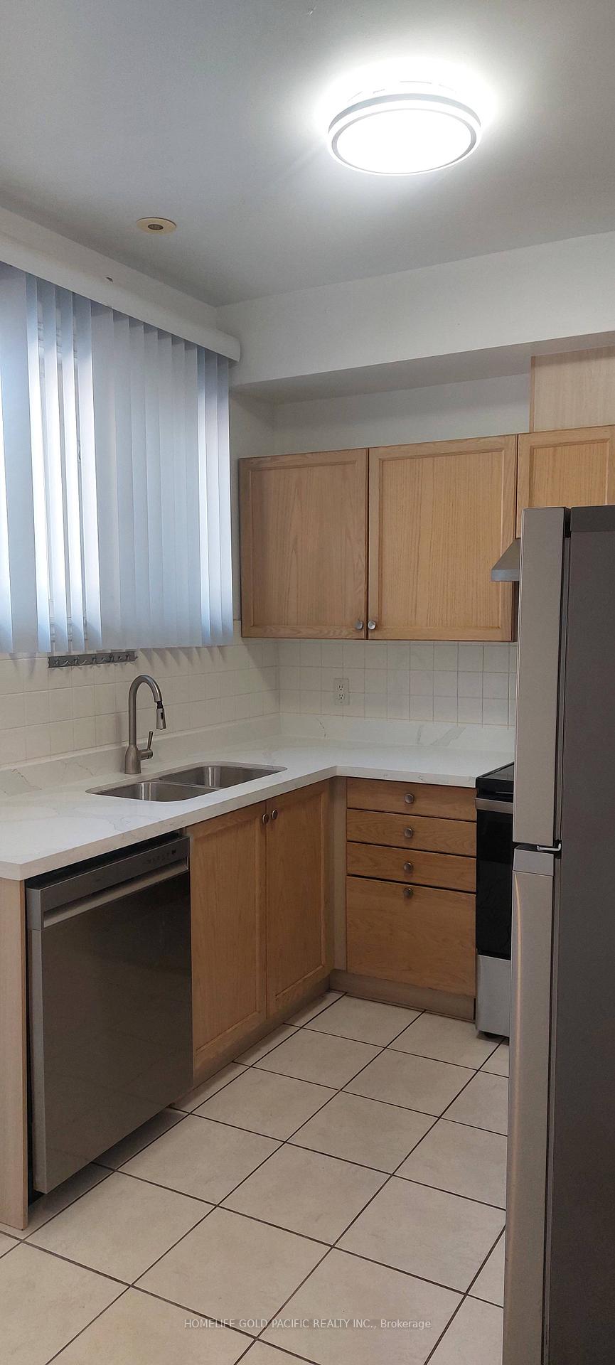 Photo 3 of 84 Suncrest Boulevard, Markham, Commerce Valley — HOMEH