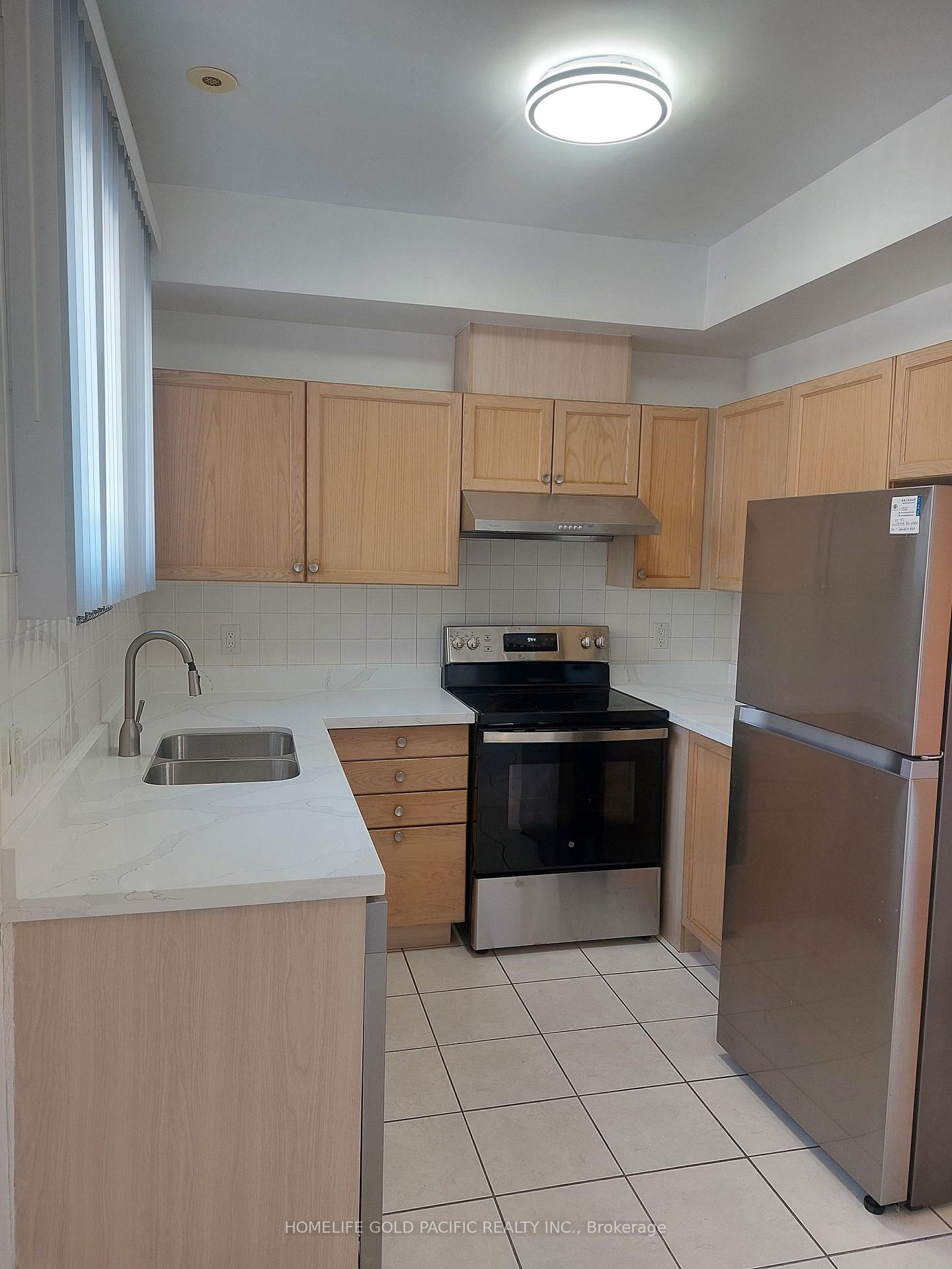 Photo 4 of 84 Suncrest Boulevard, Markham, Commerce Valley — HOMEH