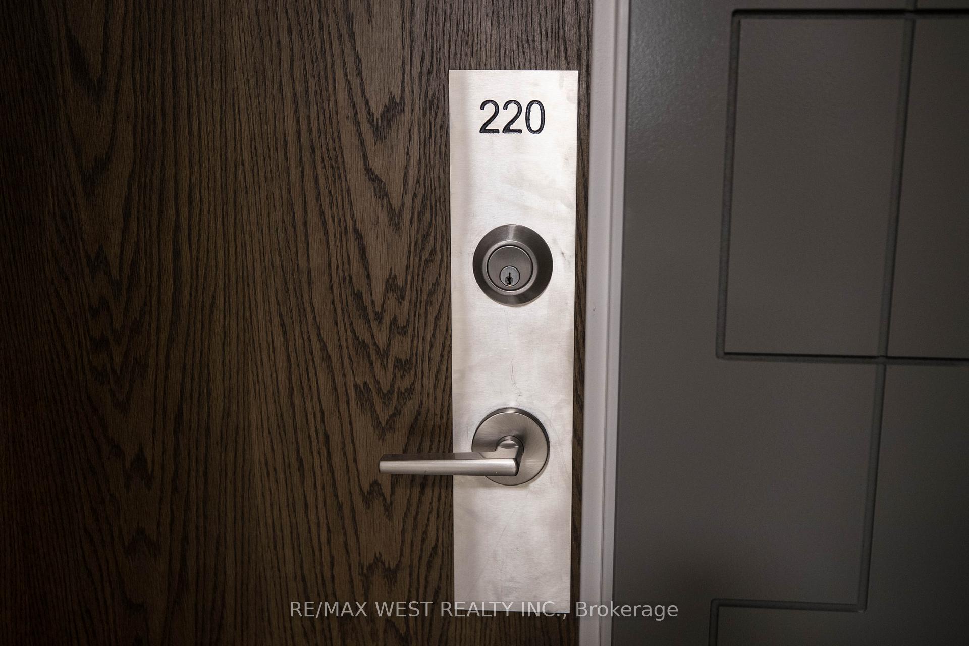 Photo 1 of Unit 220, 99 Eagle Rock Way, Vaughan, Rural Vaughan — HOMEH