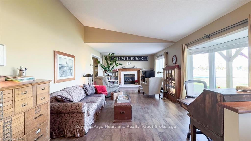 Photo 7 of 157 William Street N, Central Huron, Clinton — HOMEH