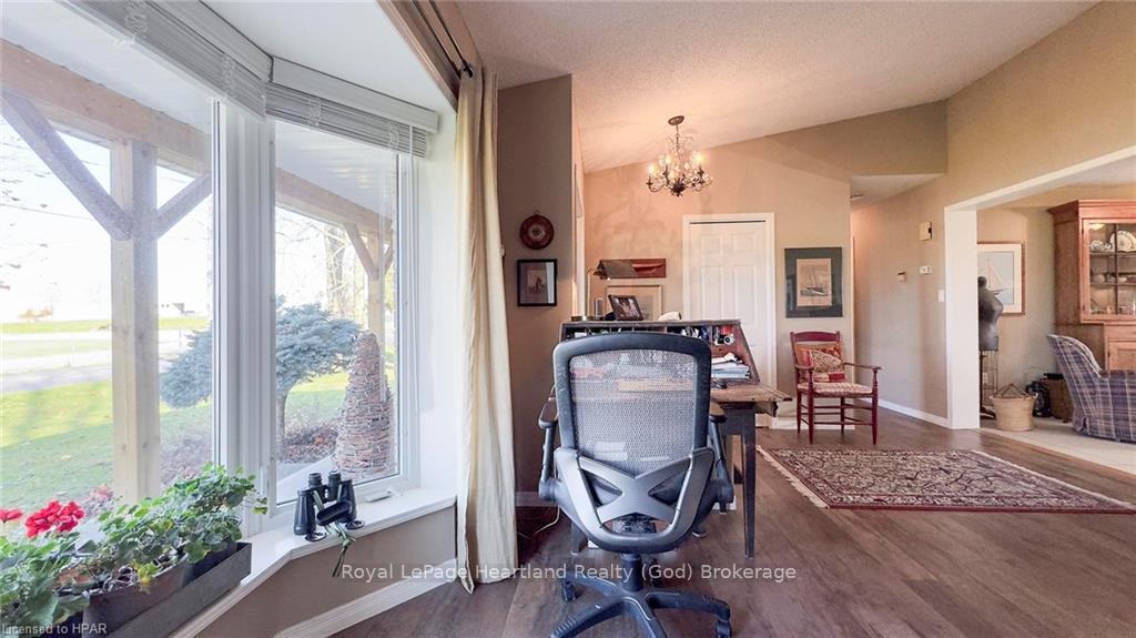 Photo 8 of 157 William Street N, Central Huron, Clinton — HOMEH