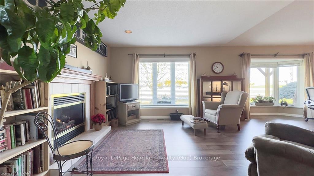 Photo 11 of 157 William Street N, Central Huron, Clinton — HOMEH