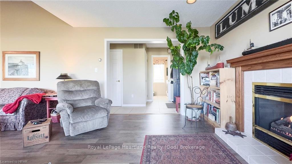 Photo 12 of 157 William Street N, Central Huron, Clinton — HOMEH