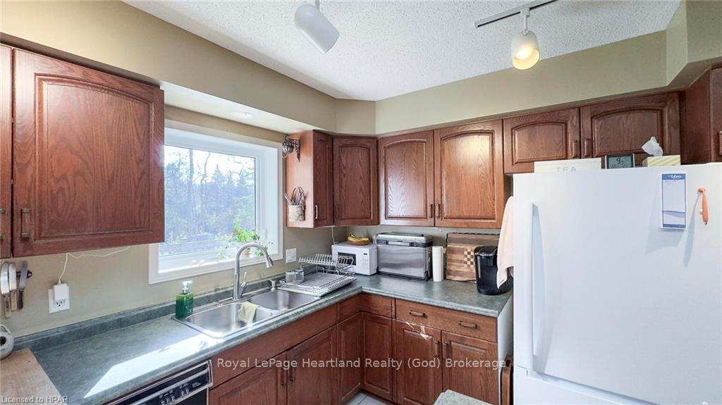 Photo 18 of 157 William Street N, Central Huron, Clinton — HOMEH
