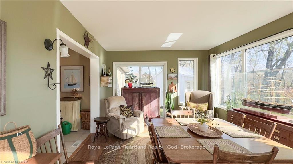 Photo 23 of 157 William Street N, Central Huron, Clinton — HOMEH