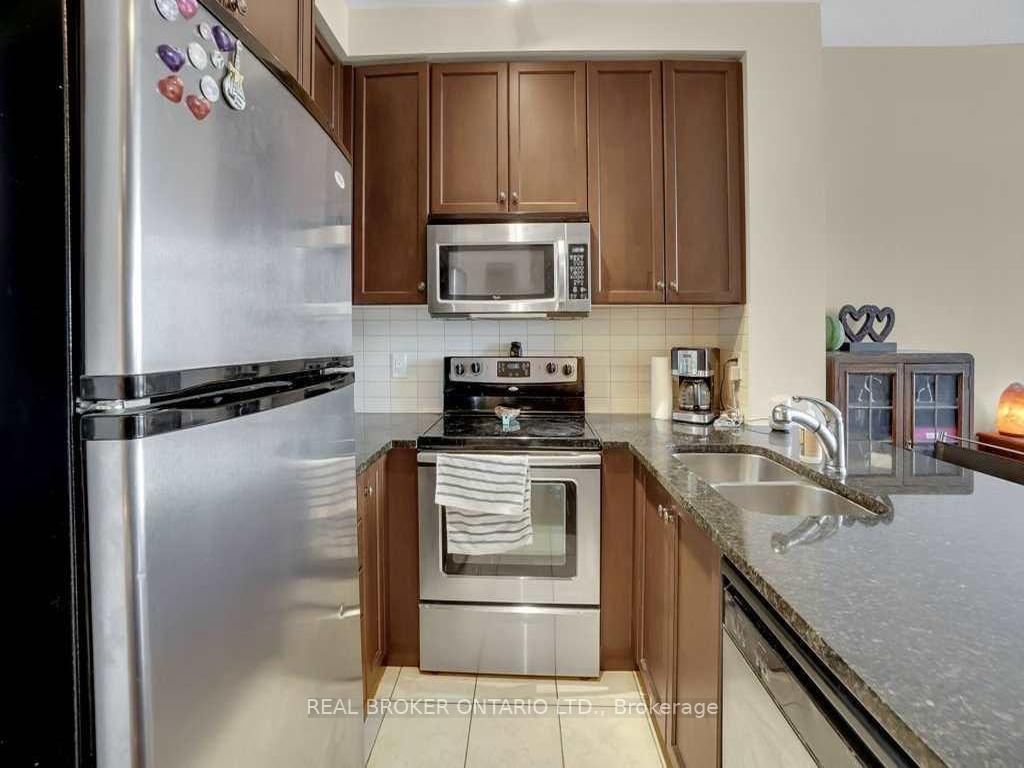 Photo 4 of Unit 702, 9245 Jane Street, Vaughan, Maple — HOMEH