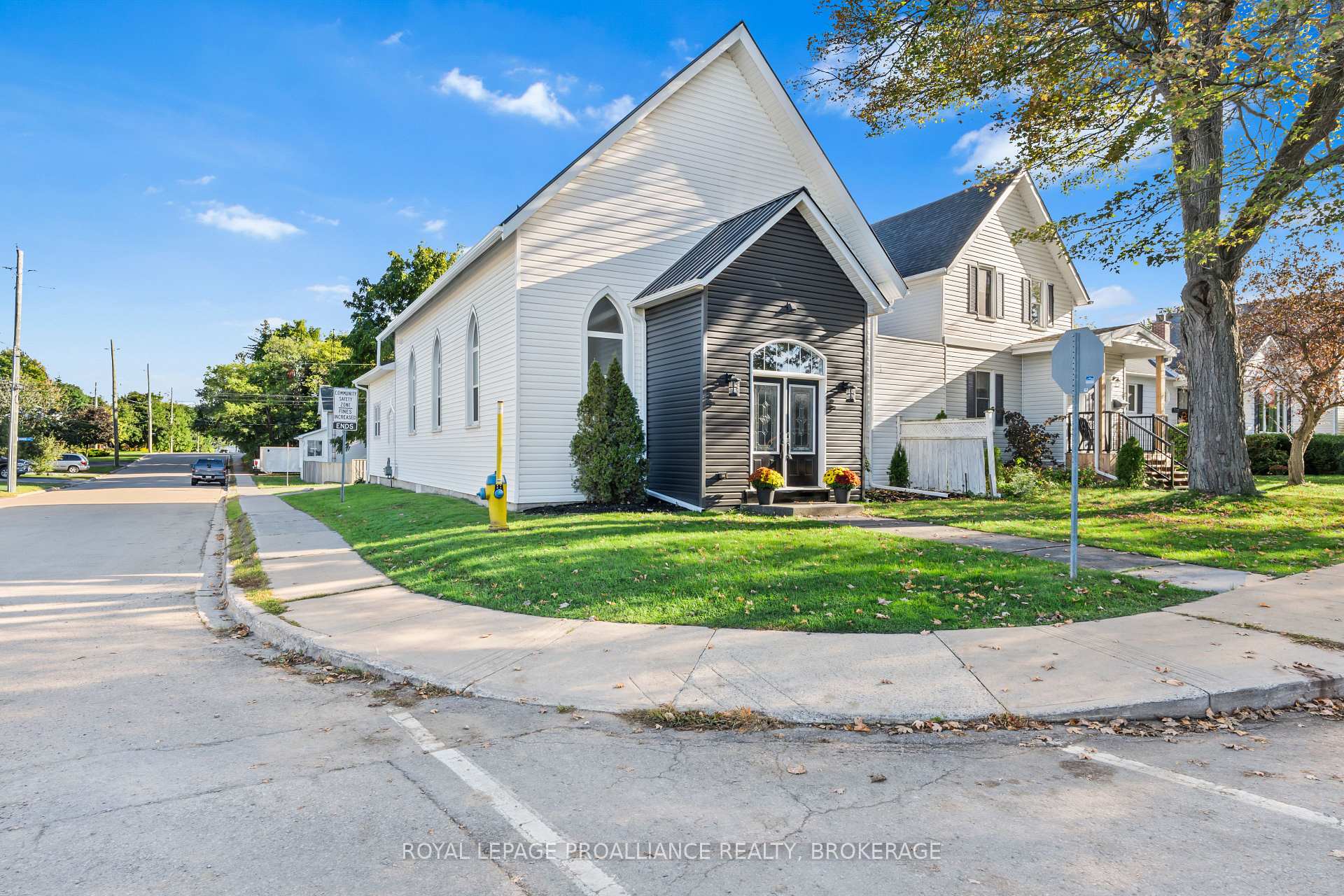 Photo 2 of 299 Arthur Street, Gananoque — HOMEH