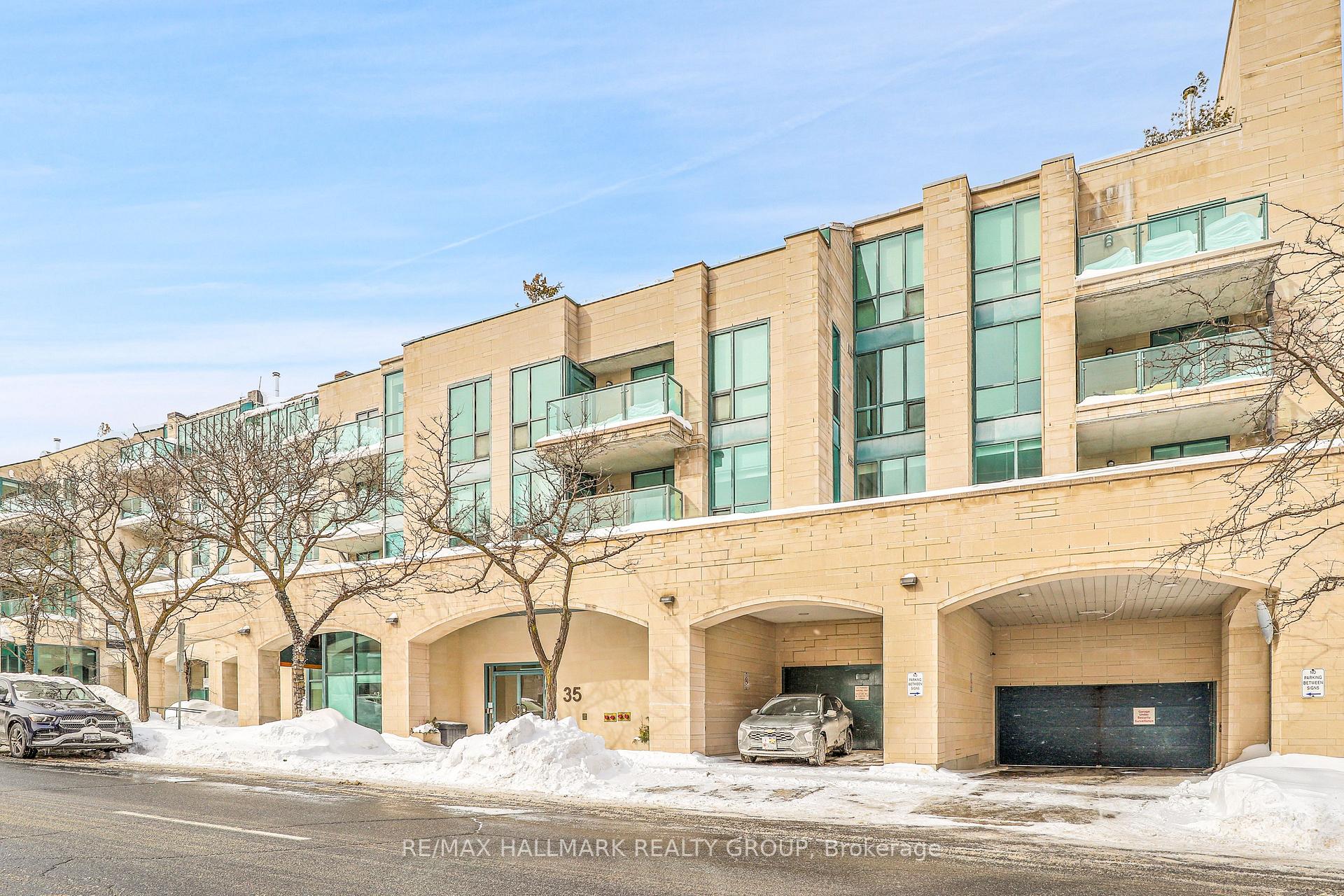 Front of Unit 313, 35 Murray Street
