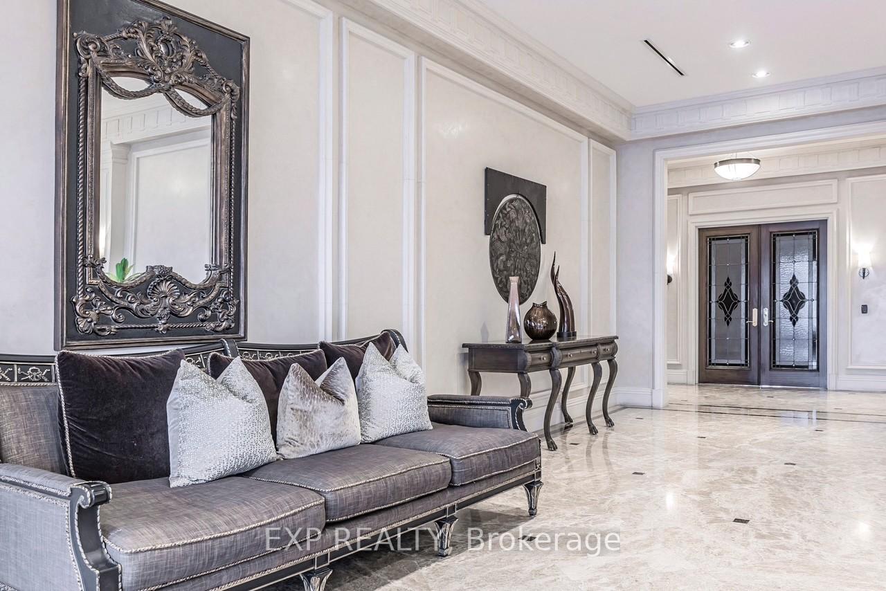 Photo 3 of Unit 715, 9235 Jane Street N, Vaughan, Maple — HOMEH
