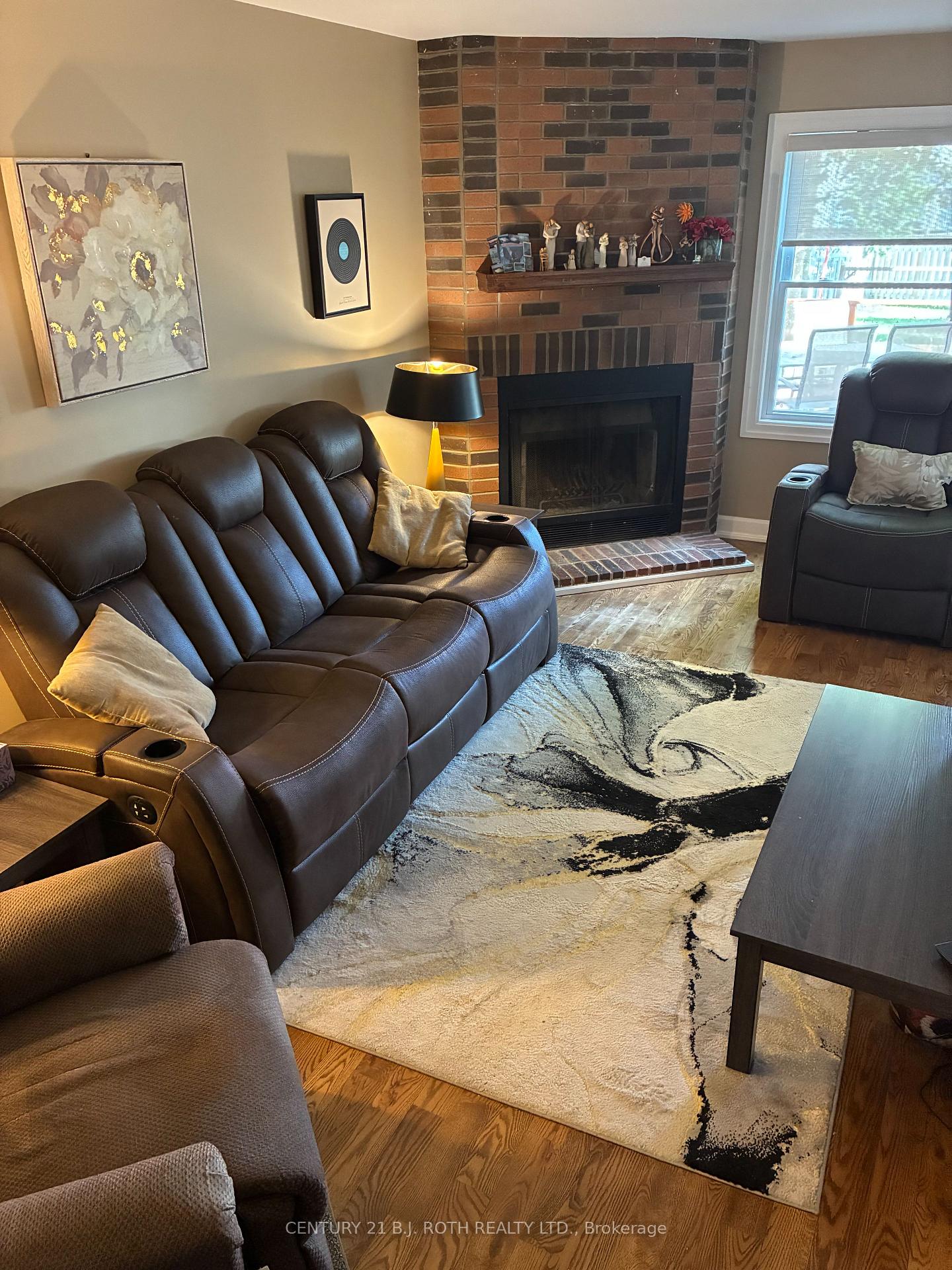 Photo 3 of 52 Carruthers Crescent, Barrie, Grove East — HOMEH