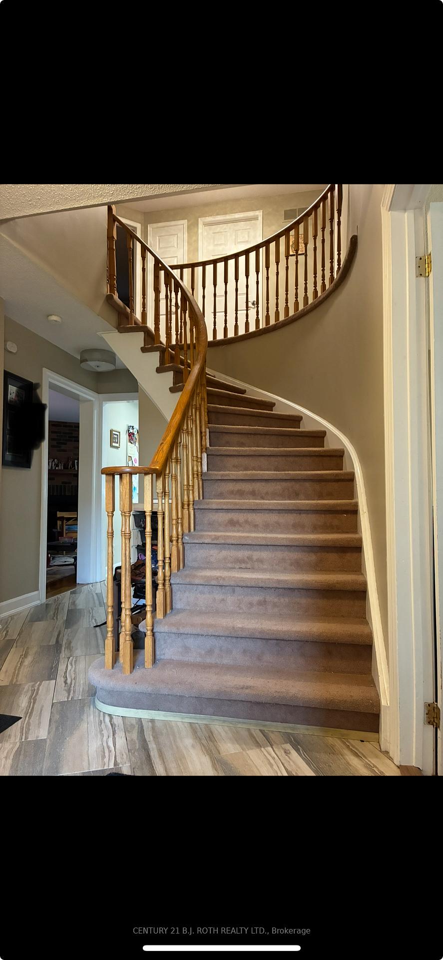 Photo 6 of 52 Carruthers Crescent, Barrie, Grove East — HOMEH