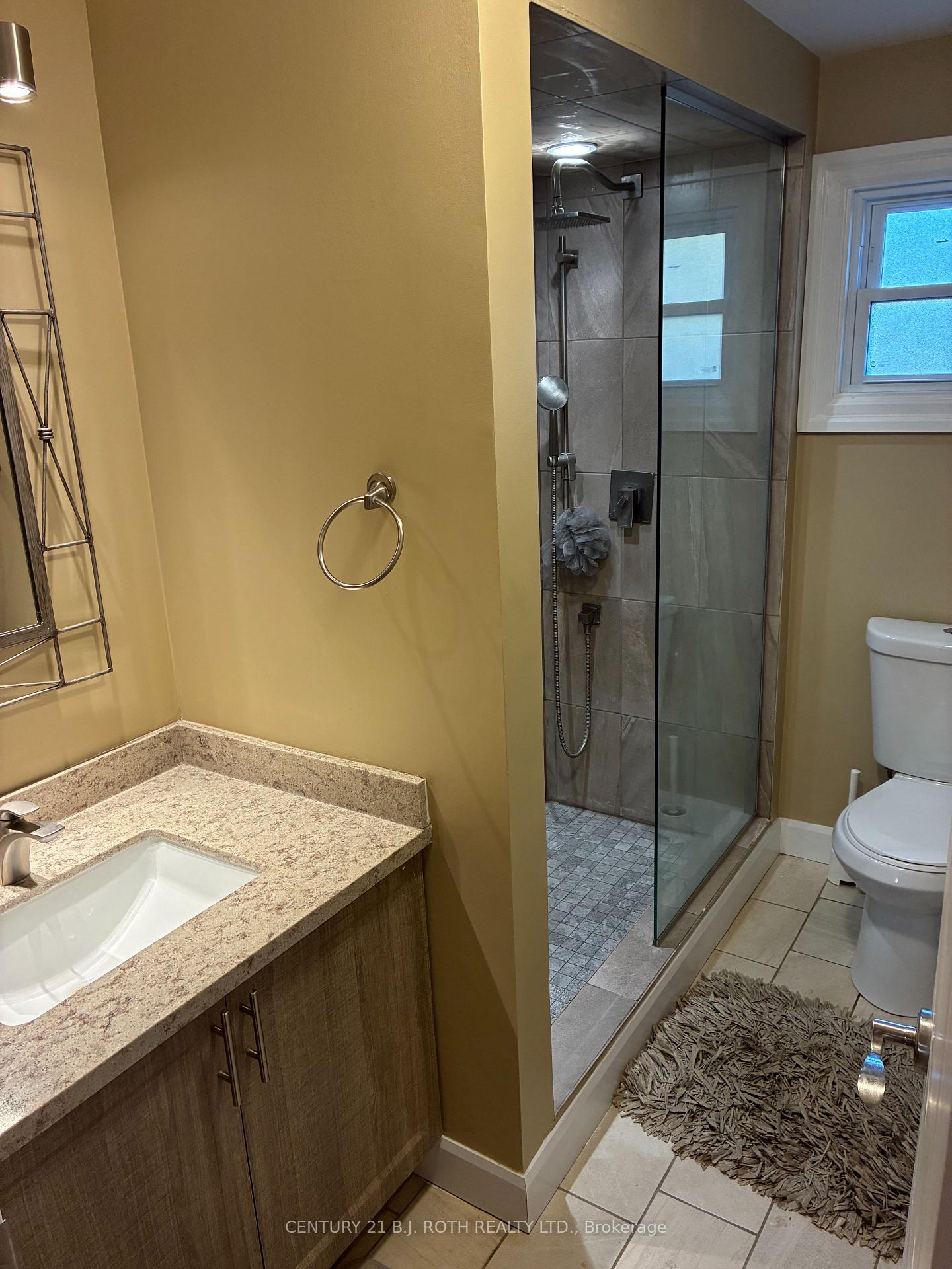 Photo 8 of 52 Carruthers Crescent, Barrie, Grove East — HOMEH