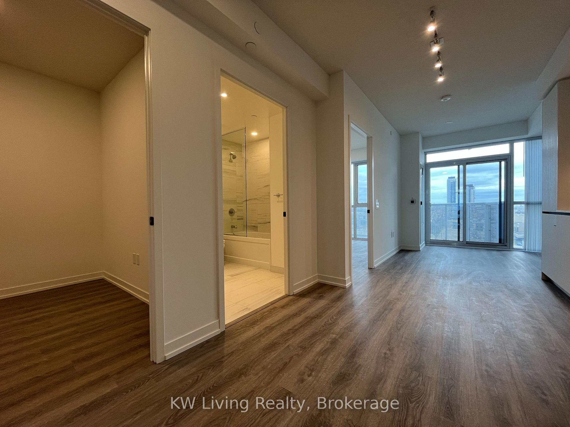 Photo 4 of Unit 808, 8 Interchange Way, Vaughan, Vaughan Corporate Centre — HOMEH