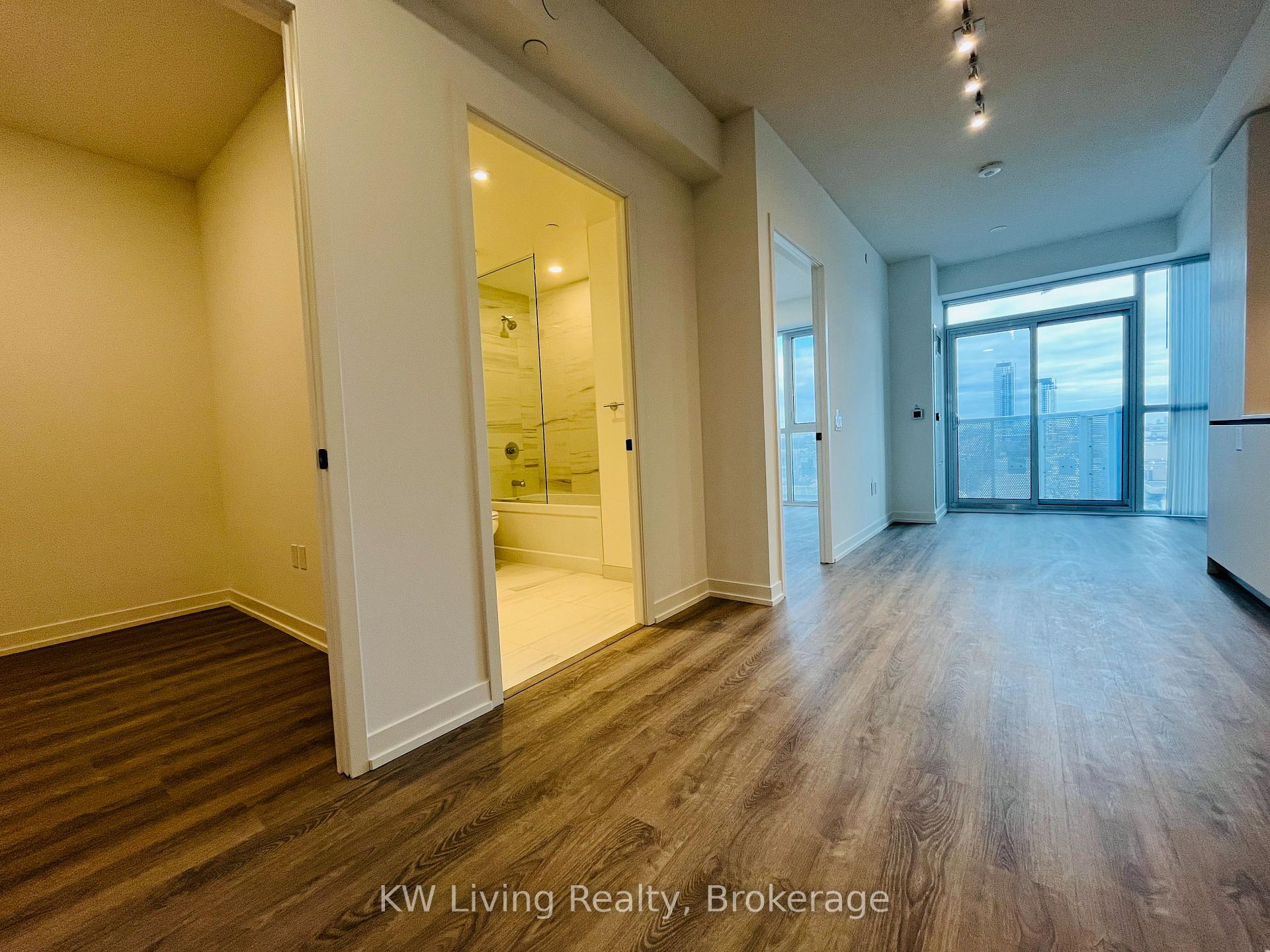 Photo 8 of Unit 808, 8 Interchange Way, Vaughan, Vaughan Corporate Centre — HOMEH