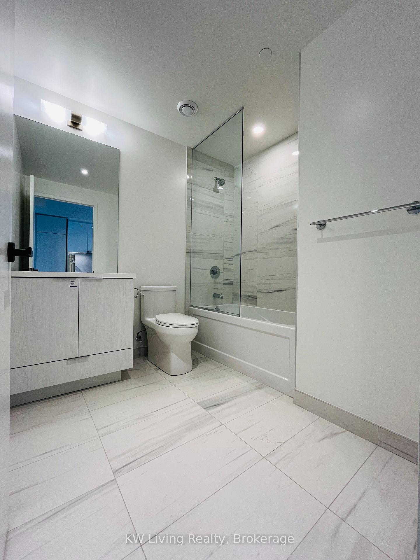 Photo 11 of Unit 808, 8 Interchange Way, Vaughan, Vaughan Corporate Centre — HOMEH