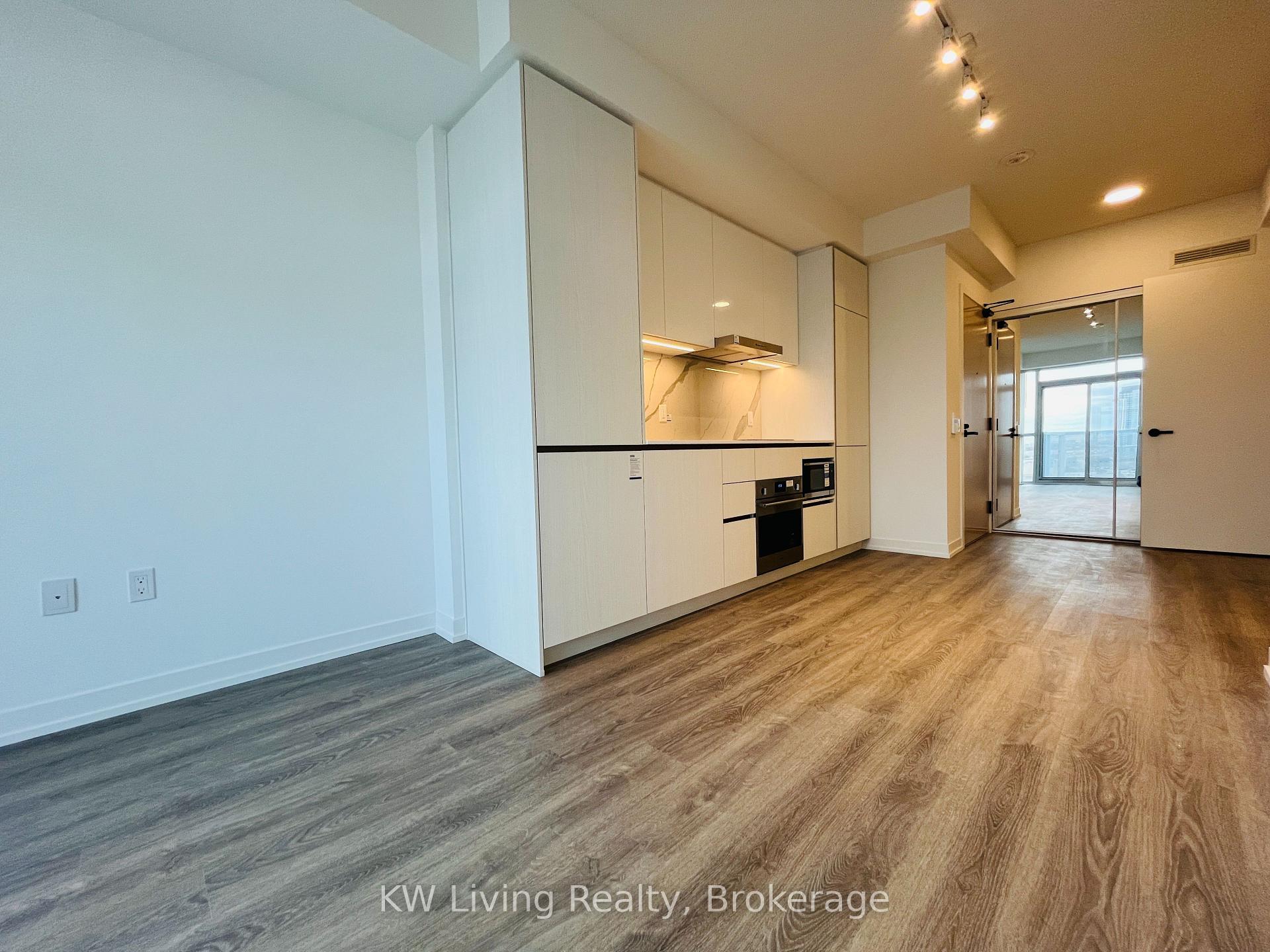 Photo 14 of Unit 808, 8 Interchange Way, Vaughan, Vaughan Corporate Centre — HOMEH