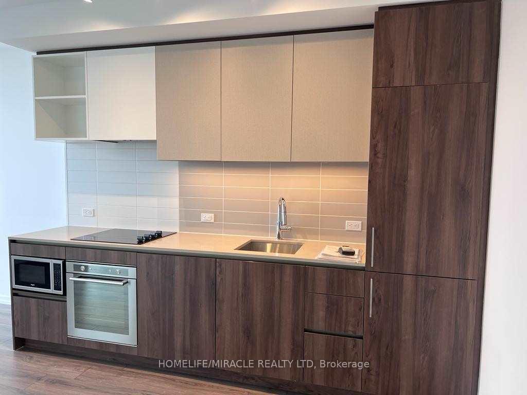 Photo 5 of Unit 519, 1000 Portage Parkway, Vaughan, Vaughan Corporate Centre — HOMEH